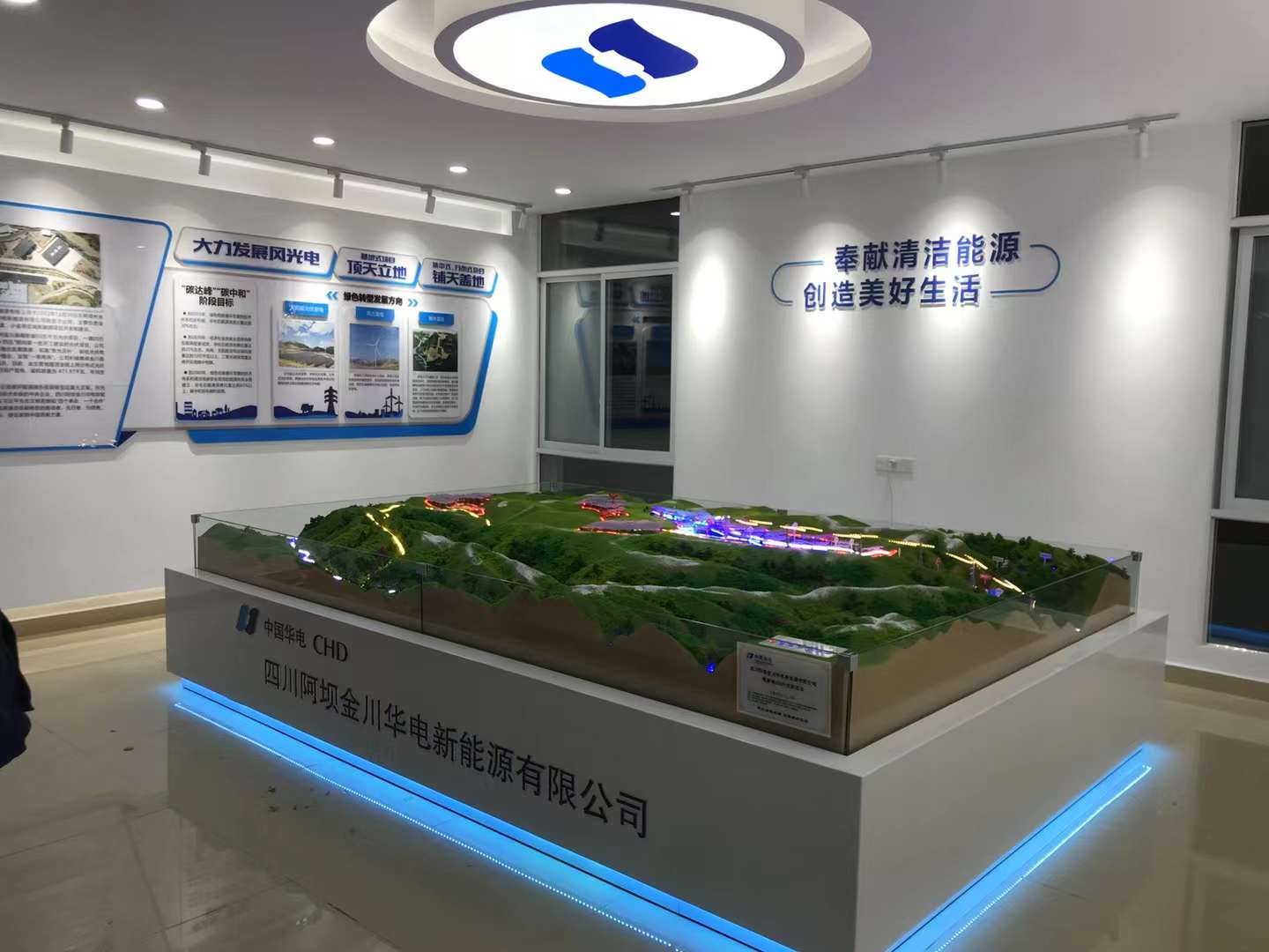 水电站大坝沙盘.jpg