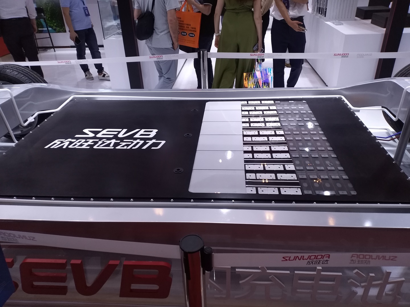 欣旺达汽车底板电池2 (复制).jpg