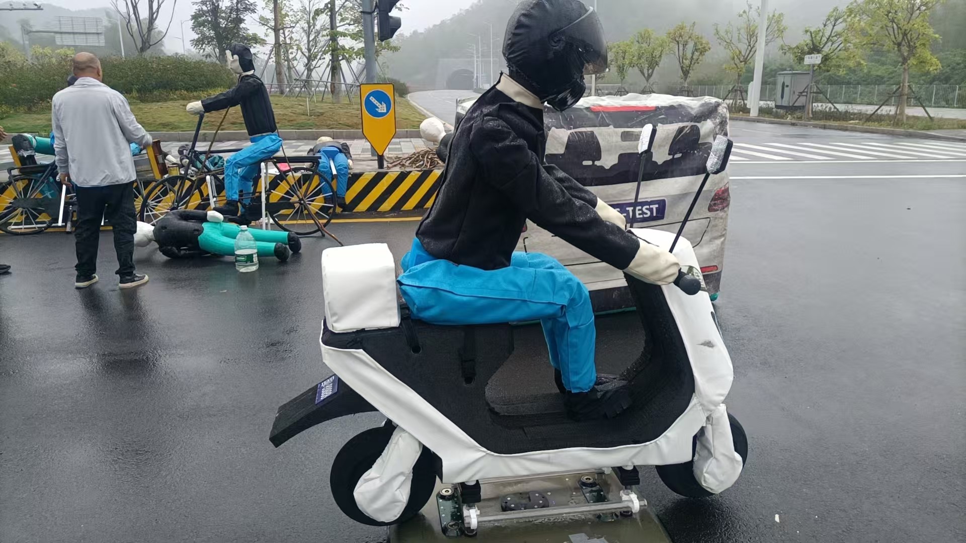 比亚迪假人假车实验模型 (2) - 1K JPEG.jpg