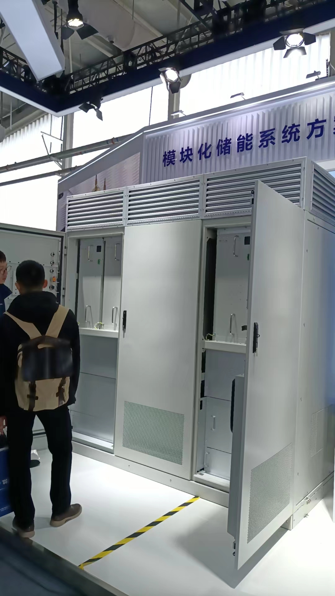 Energy storage cabinet manufacturer