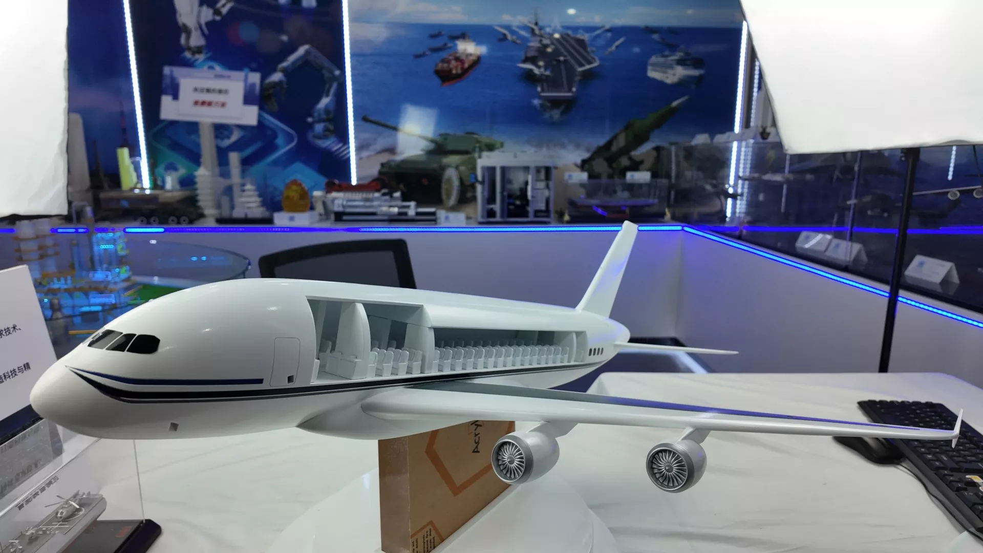 半剖飞机教学展示模型定制工厂,勇士模型制作，航空航天模型