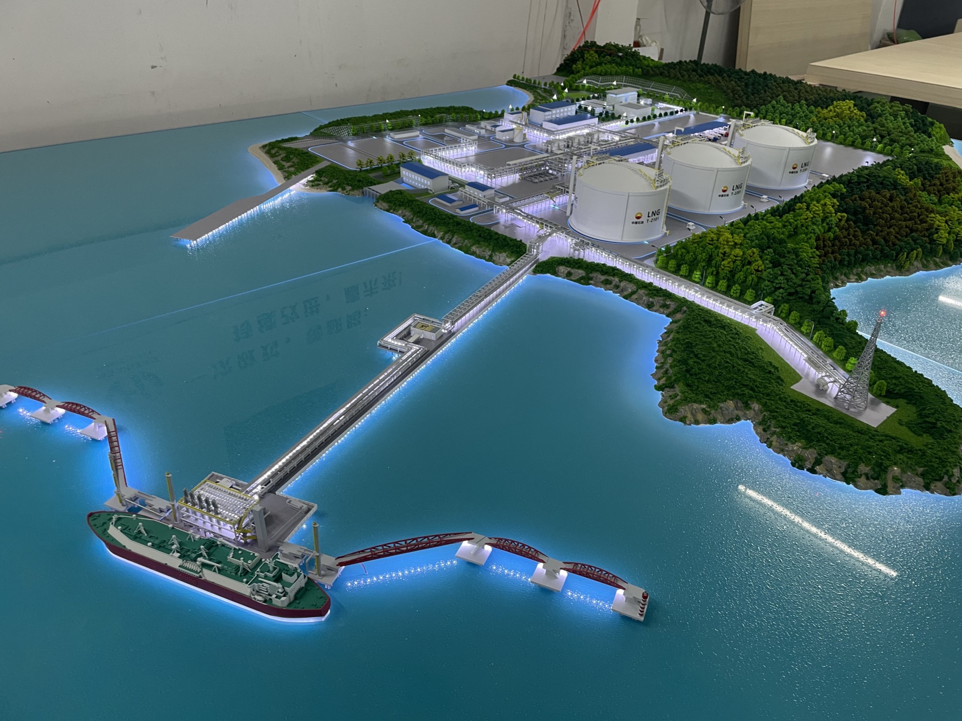 液化天然气（LNG）运输接收模型 (6) - 1K JPEG.jpg