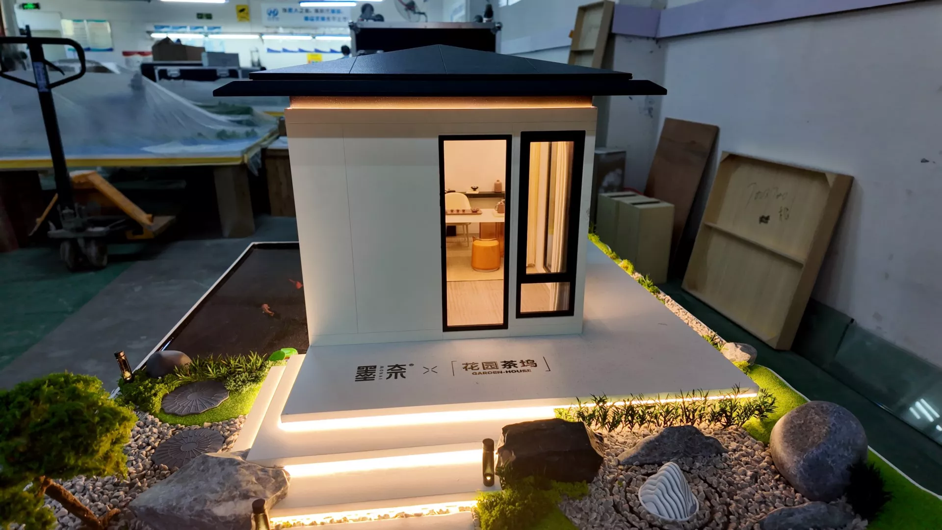 Production of Miniature Architectural Scene Models with LED Lighting Effects