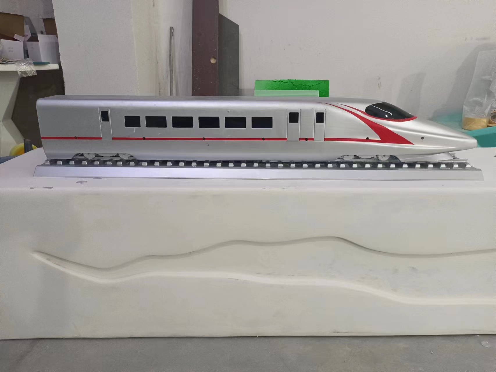 Customized fiberglass vehicle mockup  Multi-Material 3D Printing