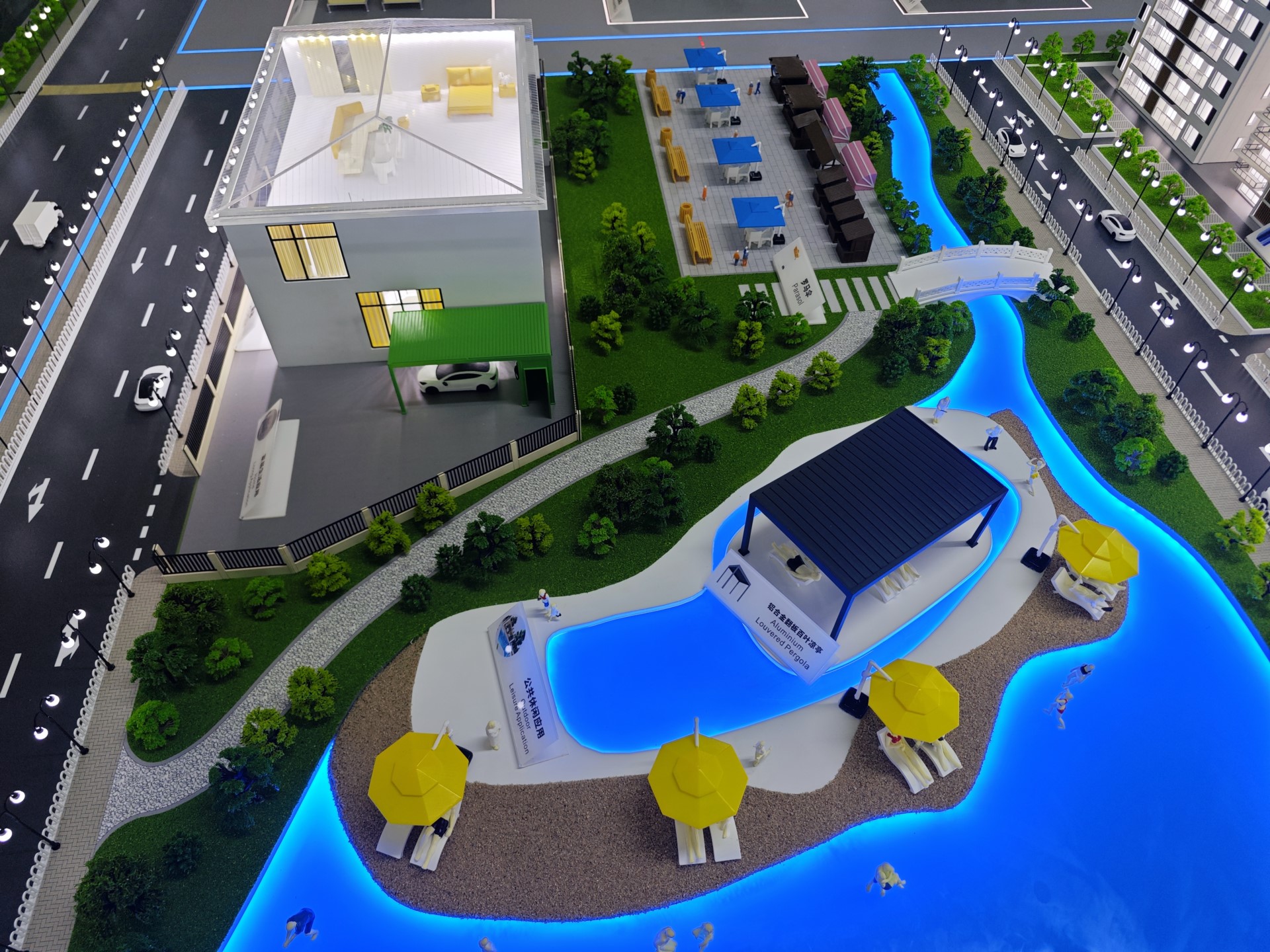 Manufacturer of miniature models for hotels in tourist areas