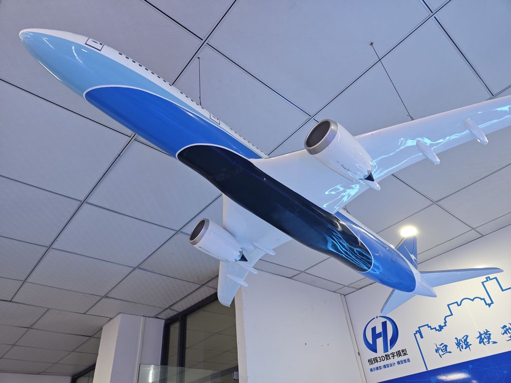 Customized manufacturer of fiberglass airplane models