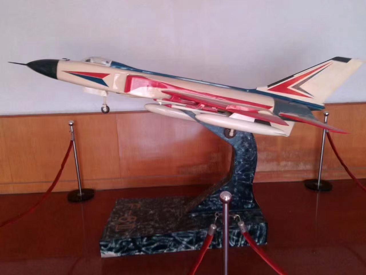 Shocking Mega-sized  Super Large Aircraft Model