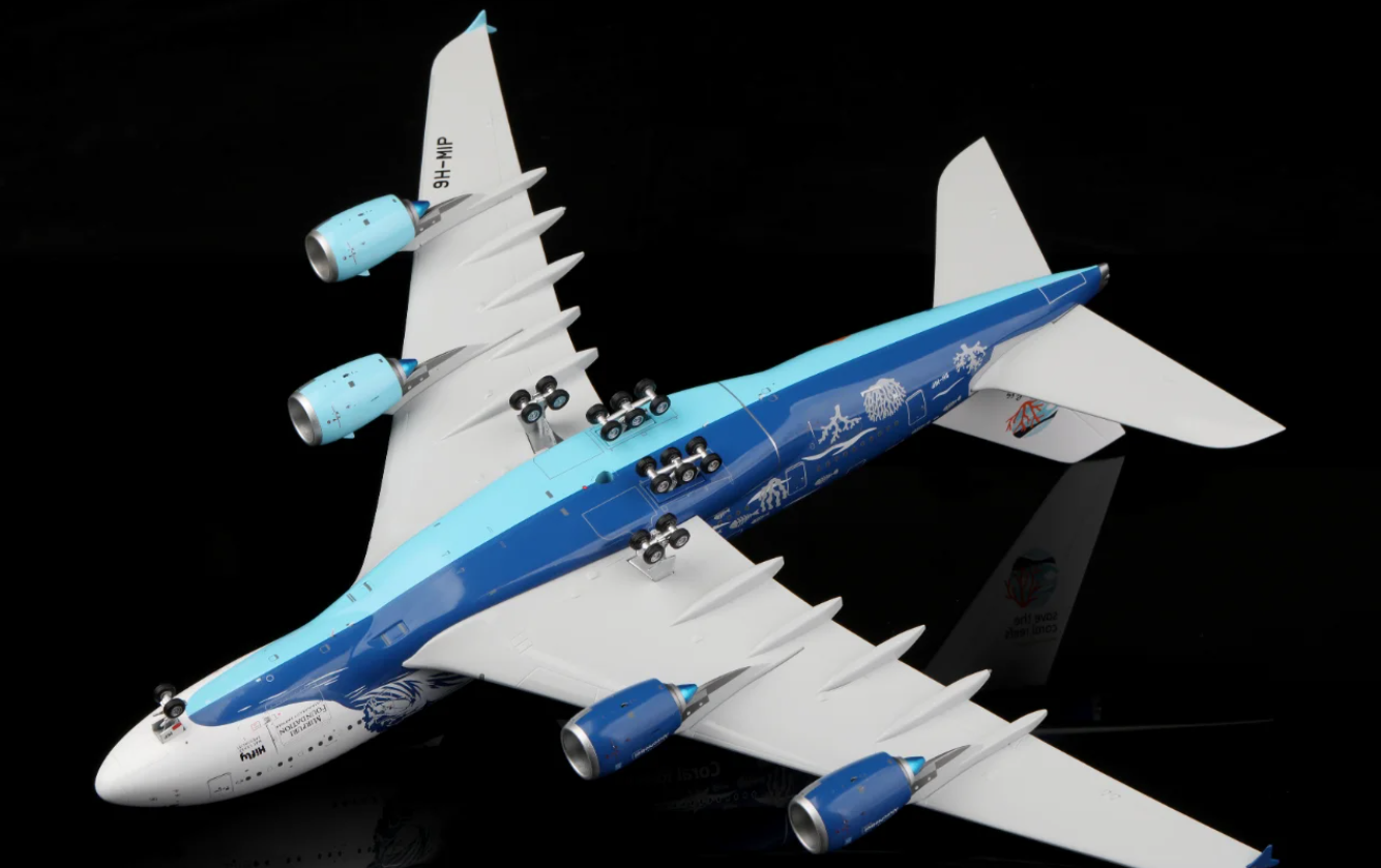 Shocking Mega-sized  Super Large Aircraft Model